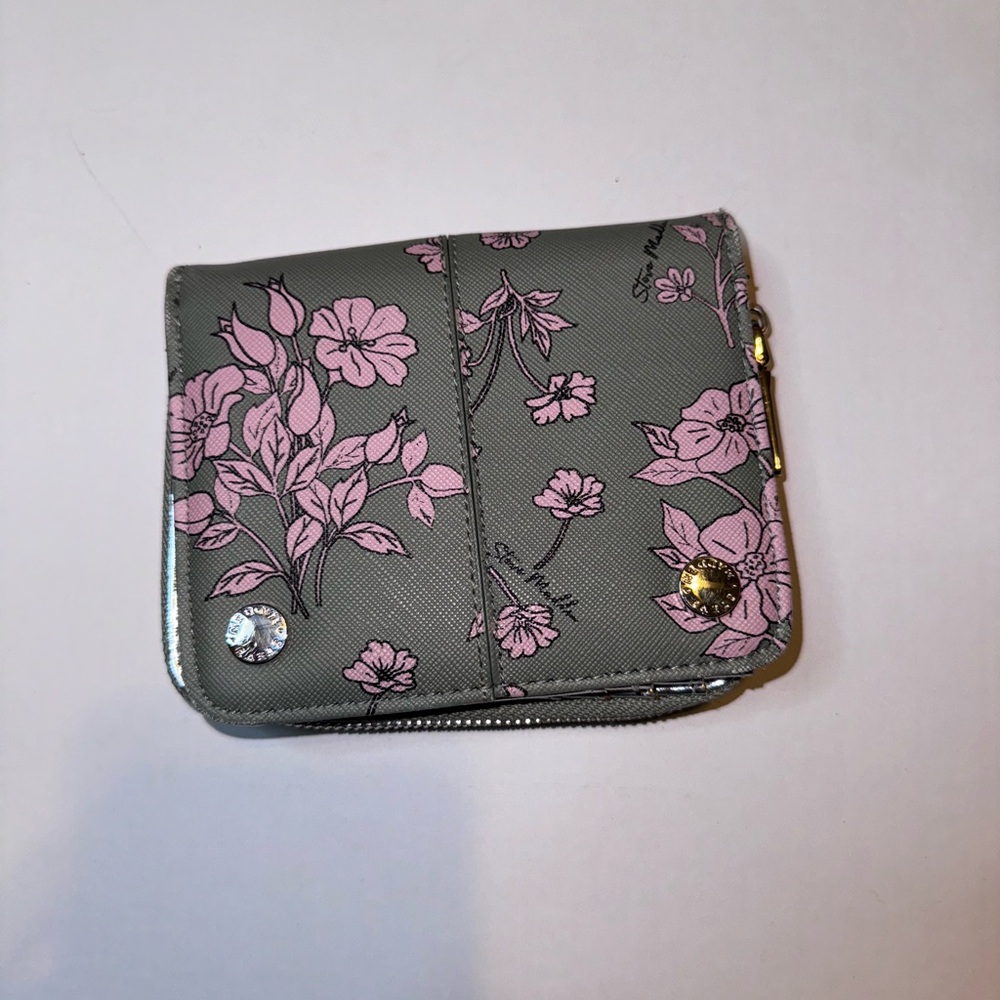 Steve Madden flower wallet